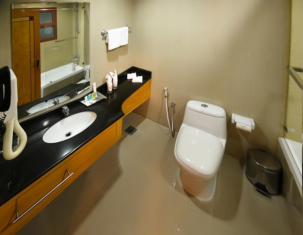 Marco Polo Hotel Manama Exterior photo